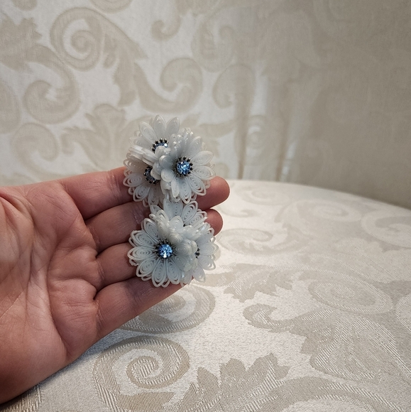 CORO Vintage 50's Rare Silver Plated 3D Flower Clip On Earrings - Picture 3 of 16